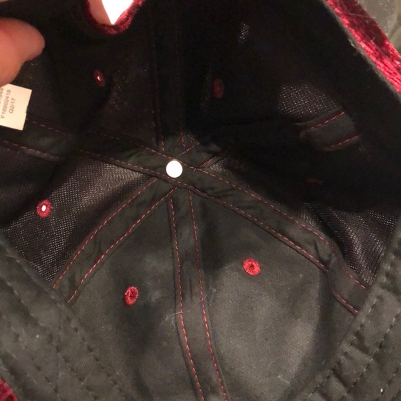 Velvet Hat - Picture 4 of 4